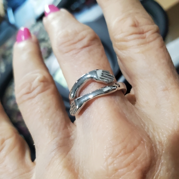 New Hugging Hands Ring Wrap Style Adjustable Embrace - Picture 4 of 5